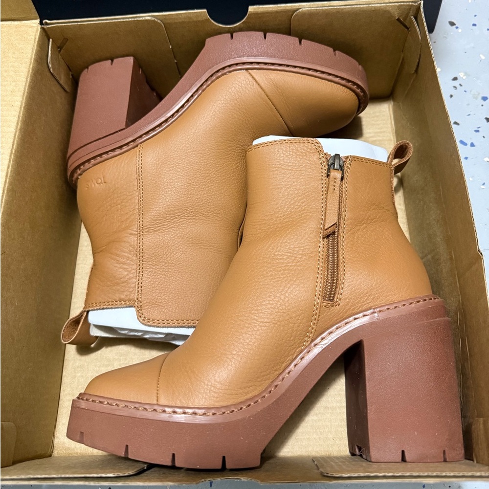 NEW in Box Toms Rya Saddle Brown Leather Block Heeled Ankle Boots - Size 5